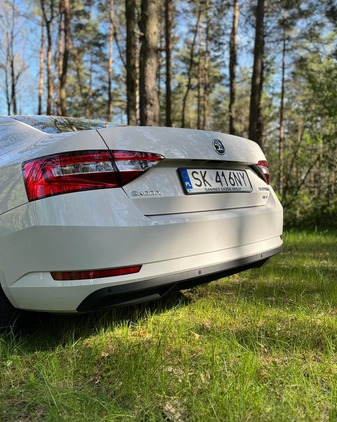 Skoda Superb cena 87500 przebieg: 80000, rok produkcji 2018 z Sosnowiec małe 301